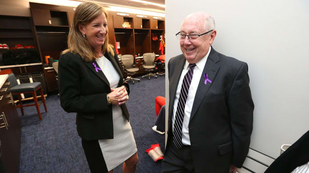 cathy_engelbert_talks_with_mikey_t.jpg
